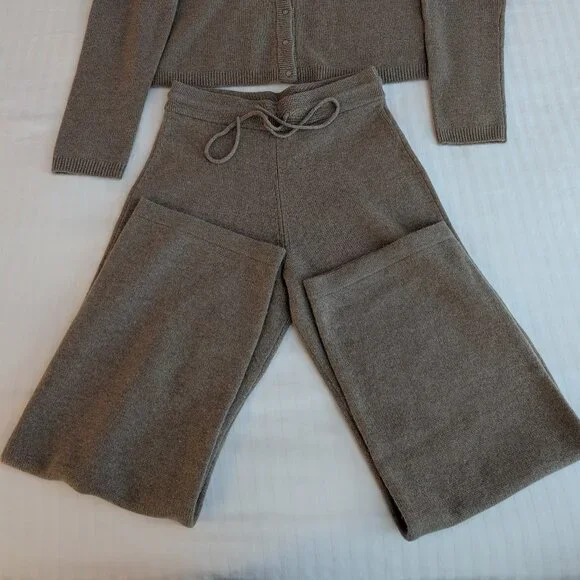 BRAND NEW Aritzia Cashmere Cardigan and Pants Set (New without Tag) - Picture 2 of 2